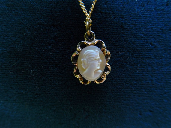 Vintage Gold Tone Shell Cameo Necklace - 1960's -… - image 1