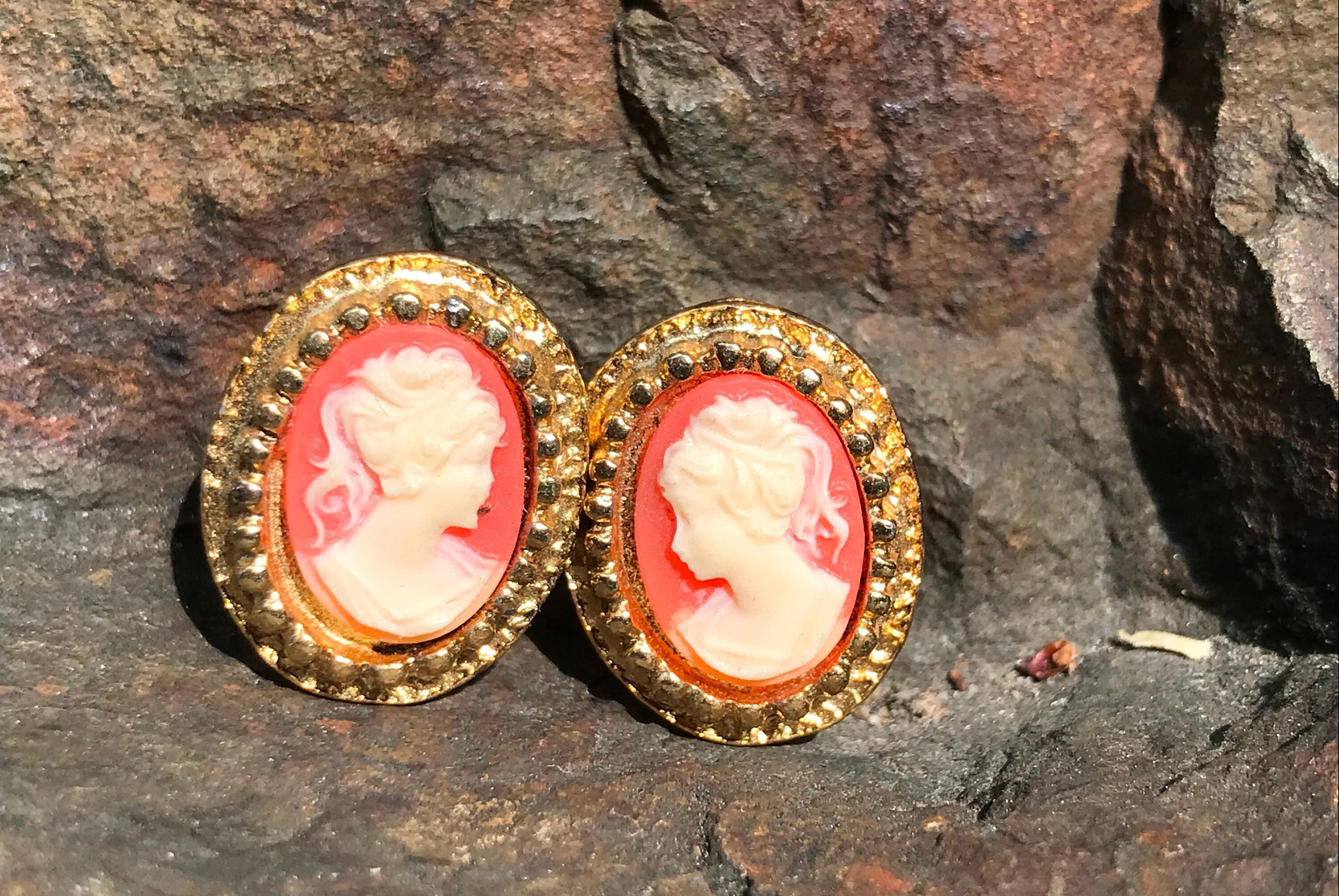 ヴィンテージカメオピアス - 1960年代 - DustyMillerAntiquesより