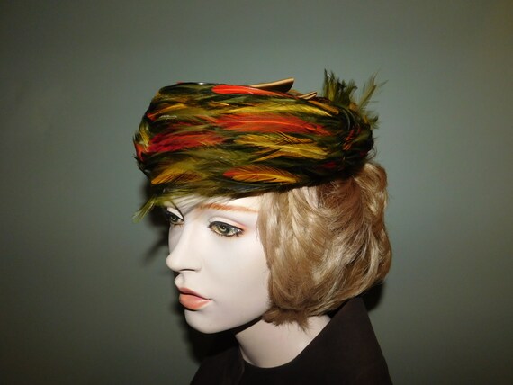 Vintage Ladies Feather Pillbox Hat With Bow - Circa 1960  display picture 2