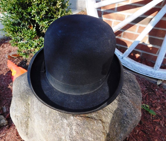 Bowlers hat sign sale