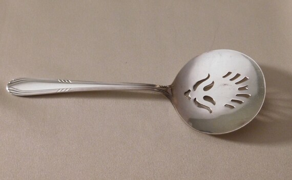 Vintage Wm Rogers IS Fascination Silver Plate Tomato Server - 1936