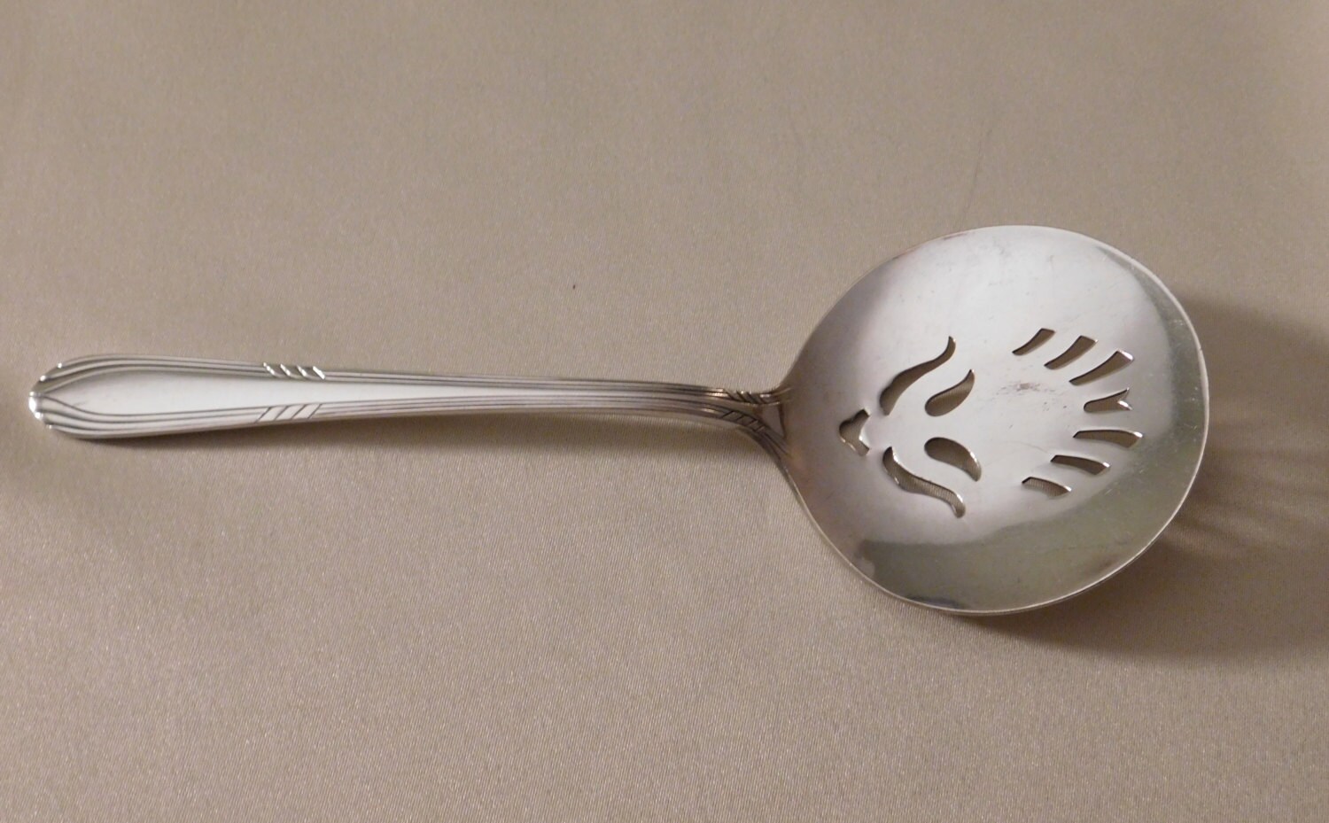 Vintage Wm Rogers IS Fascination Silver Plate Tomato Server - 1936