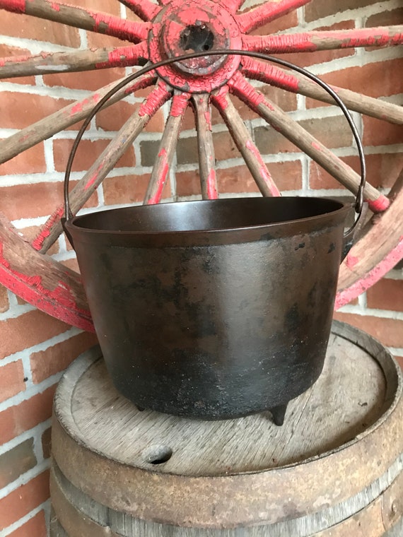 Vintage Cast Iron Deep Pot Kettle 8 With 3 Legs & Gate Mark 19th C From  Dustymillerantiques 