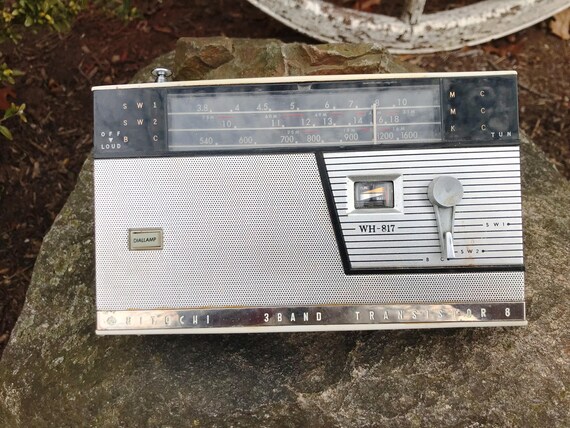 Vintage RARE Working Hitachi Japan Peggy 3-band Portable