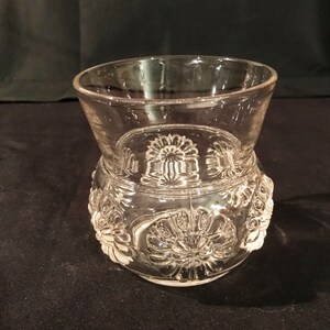 ヴィンテージ リバーサイド ガラス 菊 別名 ダブル デイジー スプーナー / オープン シュガー -1893 - DustyMillerAntiques より