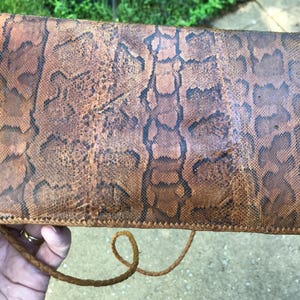 Bolso de mano vintage de piel de pitón/boa para el hombro - década de 1950 - de DustyMillerAntiques