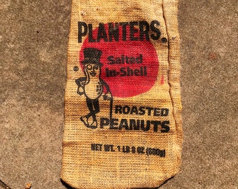 Sac en toile de jute vintage Planters salés en coque avec des arachides grillées - 1960 - de DustyMillerAntiques