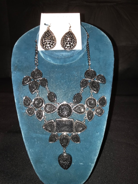 Vintage Miriam Haskell Black Bib Necklace & Pierced Drop Earrings 