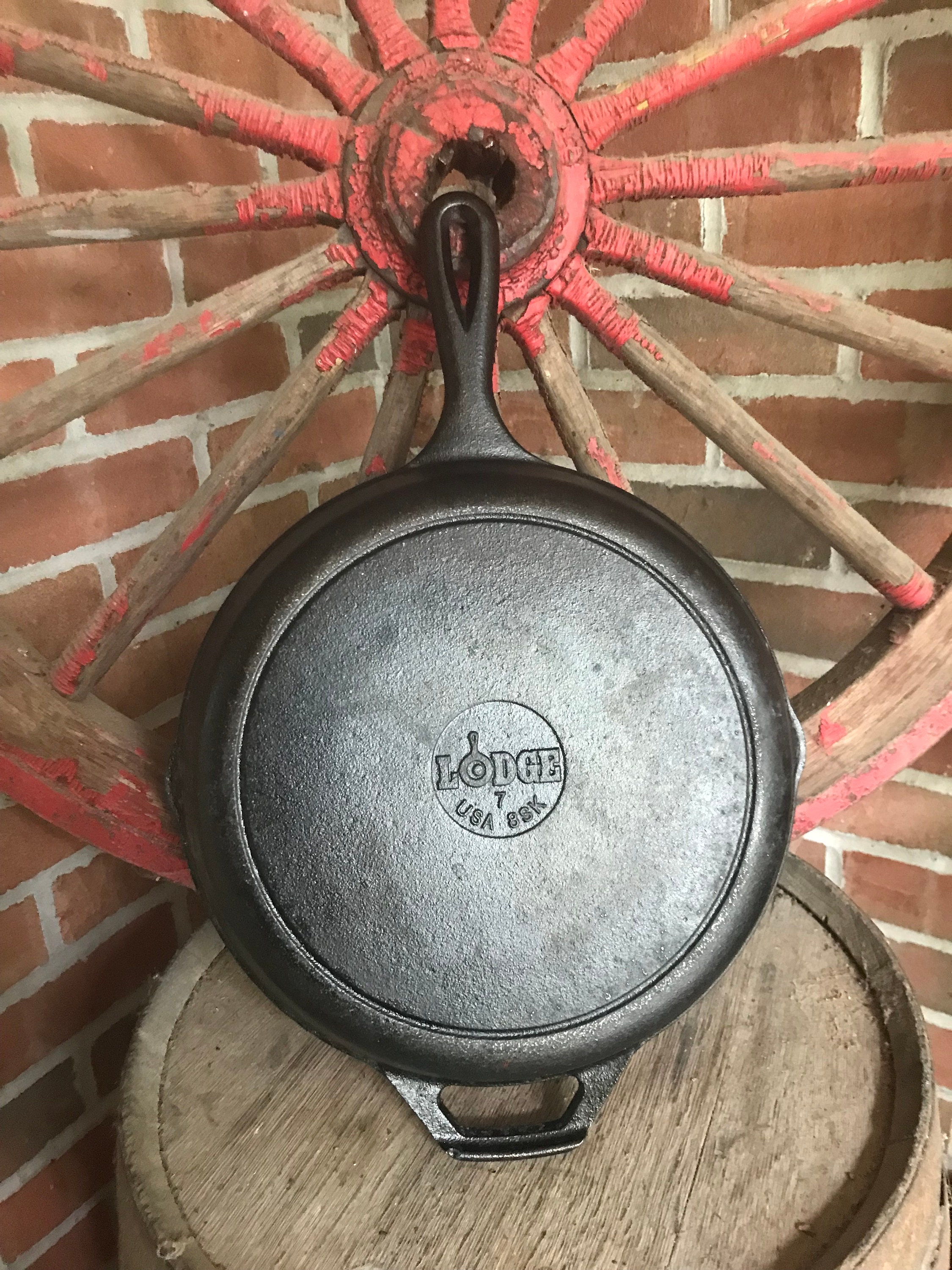 VINTAGE LODGE #8 10 INCH CAST IRON SKILLET FRYING PAN P/N 8SK MADE IN USA