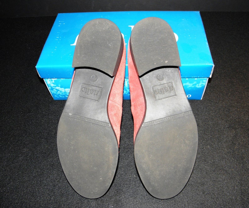 Vintage Rialto Lady's Red Suede Waffle Flat Shoes size 8 1/2 M 1990s from DustyMillerAntiques image 3
