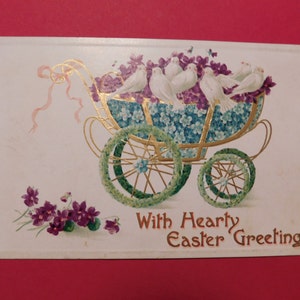 Cartão postal vintage com pombas e violetas em um carrinho de bebê - 1911 - de DustyMillerAntiques