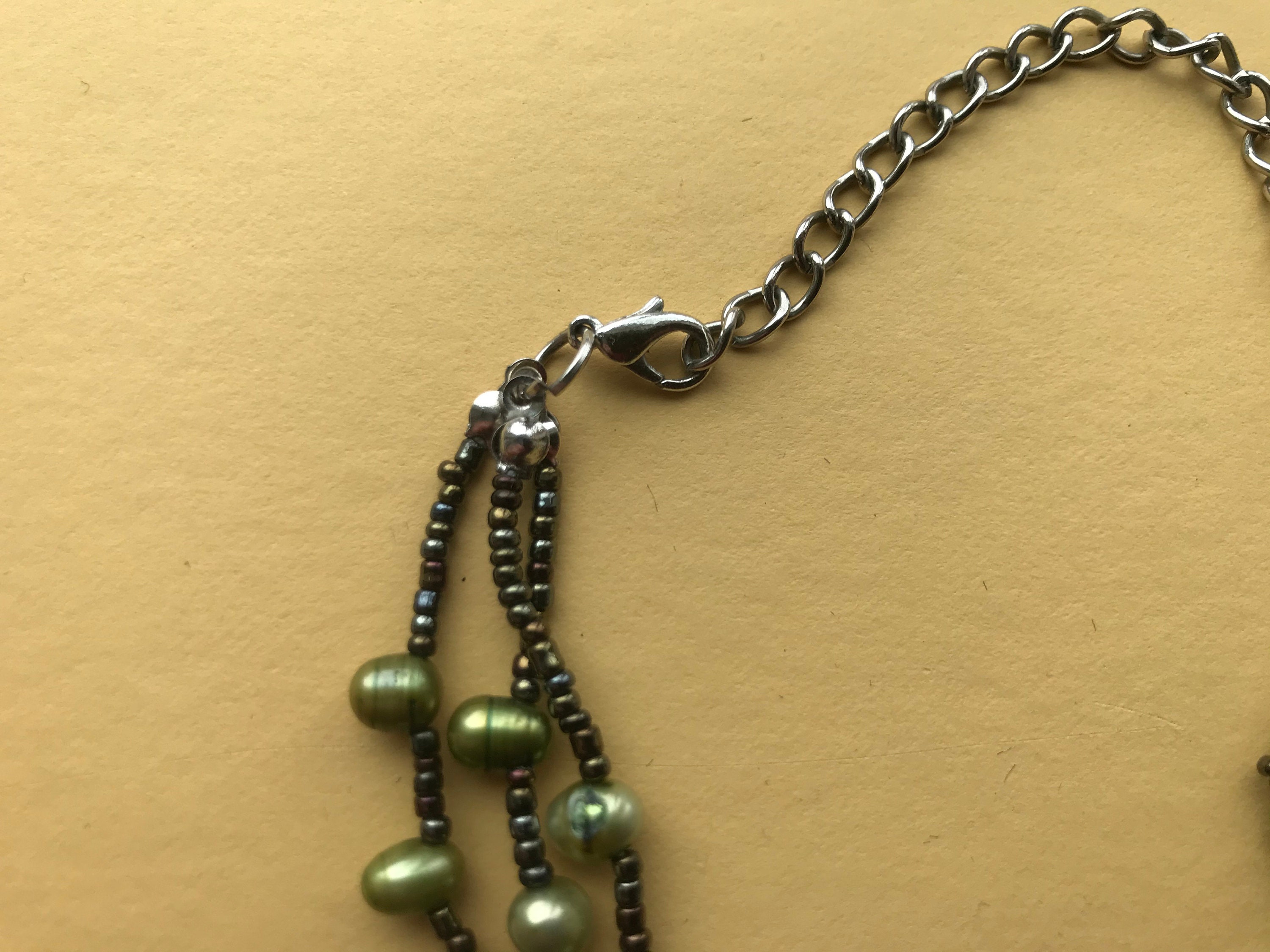 Collier Vintage Années 50 - 3 Rangs De Perles En Résine Noir Et Vert, Très Bon état