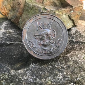 key chewing tobacco u.s. smokeless company U.S. Smokeless Tobacco Co. Black Keychain Bottle and Snuff can opener Chewing tobacco - Wikipedia