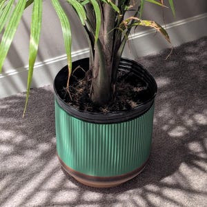 Großer, moderner, gerippter Pflanzkübel | 18 cm (7 Zoll) Blumentopf für drinnen | Zeitgenössischer Blumentopf | 3D-gedruckte Wohndekoration