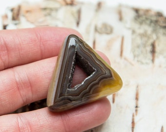 High quality brown banded onyx agate cabochon, triangle druzy cab, 32mm x 33mm x 9mm, unique sparkly colourful cab