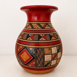 Vintage Peruvian Pottery Vase – Red Neck Nazca Inca Textile – Handcrafted Pre-Columbian Tribal Folk Art Urn