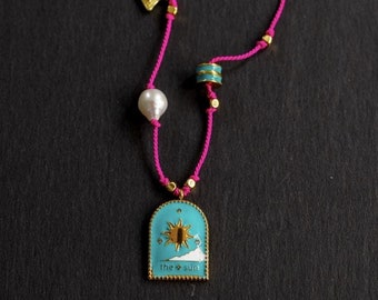 CHARM Halskette, Sun Charm Halskette, Perlenkette, Handgeknüpfte Halskette