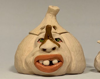 GARLIC KEEPER -Ready to ship, Wheel thrown, hand altered and sculpted. Just a friendly face to keep track of your garlic.