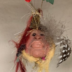 POD HEADS - Pronti per la spedizione - sono un ornamento OOAK unico, perfetto da tenere appeso in casa o nello specchietto retrovisore.