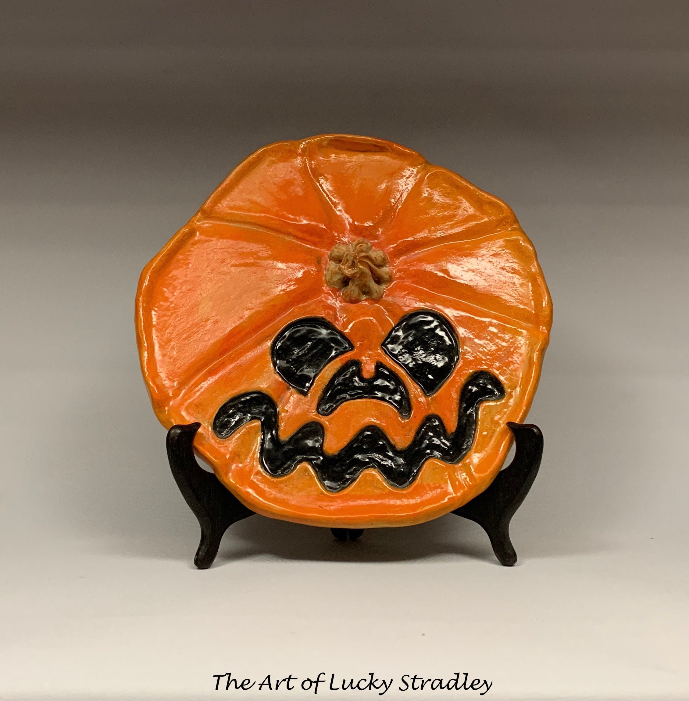 手彫りの陶器製カボチャ皿：ハロウィン・感謝祭のデコレーション