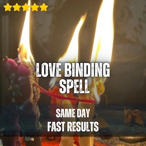 Peut inclure: Deux figurines en cire anthropomorphes reliées par un fil rouge, éclairées par des flammes vives. Le texte indique LOVE BINDING SPELL, SAME DAY, FAST RESULTS, avec cinq étoiles jaunes en haut. La scène est sombre avec des textures de cire fondue.