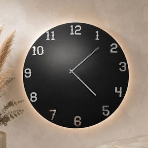 Kit de reloj de resina epoxi para armar: tablero redondo negro con luz LED cálida de 40 cm | Números de reloj de acrílico plateado de 40 mm | Agujas de acrílico plateado de 17,5 cm |