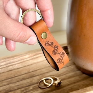 Personalized Leather Keychain – Flowers Line Art Design with Custom Text | Minimalist Key Ring for Her| Handmade Leather Gift