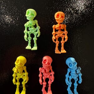 Articulated 3D Printed Skeleton Magnet | Movable Joints | Fridge Halloween Decor Desk Toy | 6 Colors