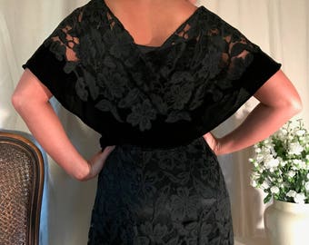 Art Deco 1930er Schwarzes Spitzen Samt Kleid, Florale Spitze, Samtgürtel, Vintage Formale Kleidung