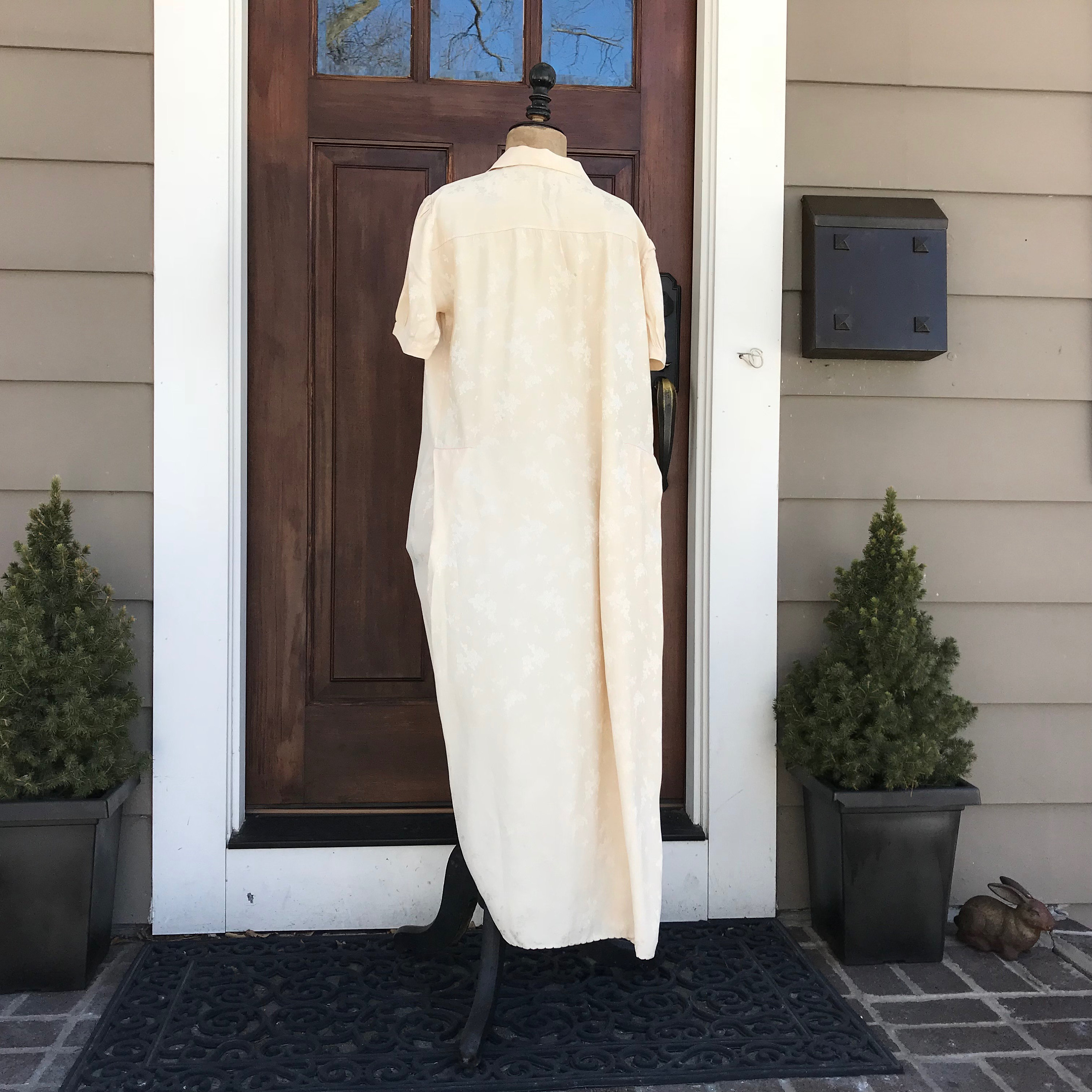 1920年代フランス　アンティーク　シルクガウン・羽織 1920 年代のフランス製ナイトガウン、ダマスク シルク、レース