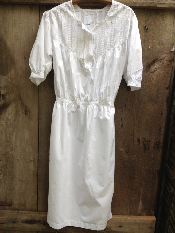 Antique French Romantic Nightgown, White Linen an… - image 3