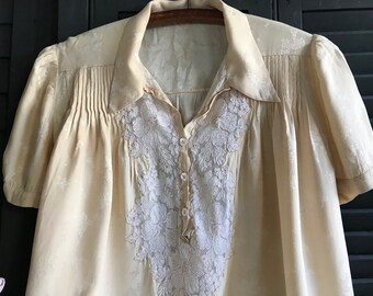 1920年代フランス　アンティーク　シルクガウン・羽織 1920 年代のフランス製ナイトガウン、ダマスク シルク、レース