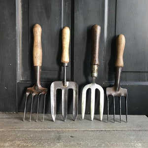 Rustieke Engelse tuinvork, handgereedschap, gietstaal, houten handvat, tuinieren, planten, boerderij, per stuk verkocht