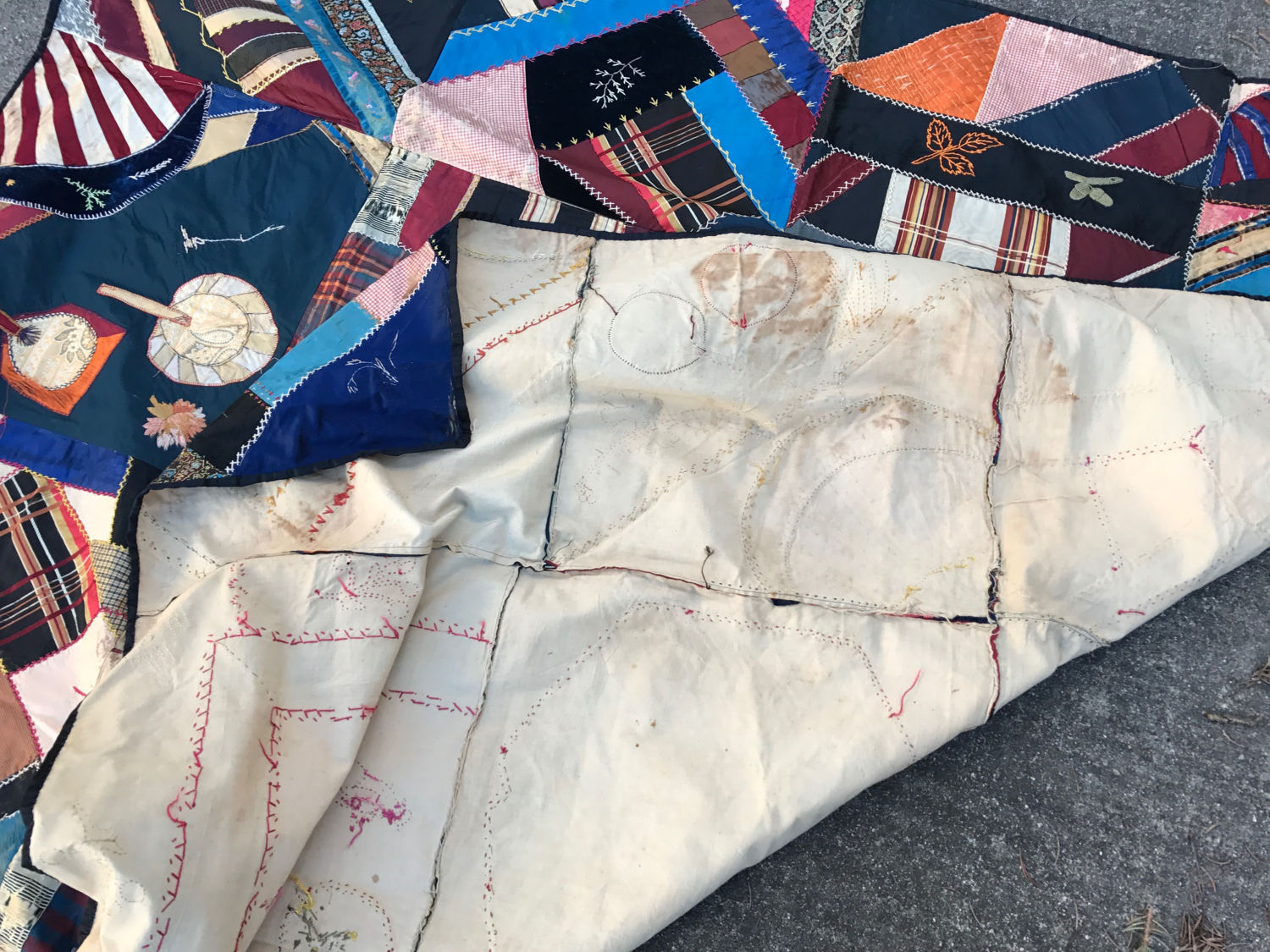 ビクトリア朝のクレイジーキルト、シルクサテンベルベットの手縫い刺繍