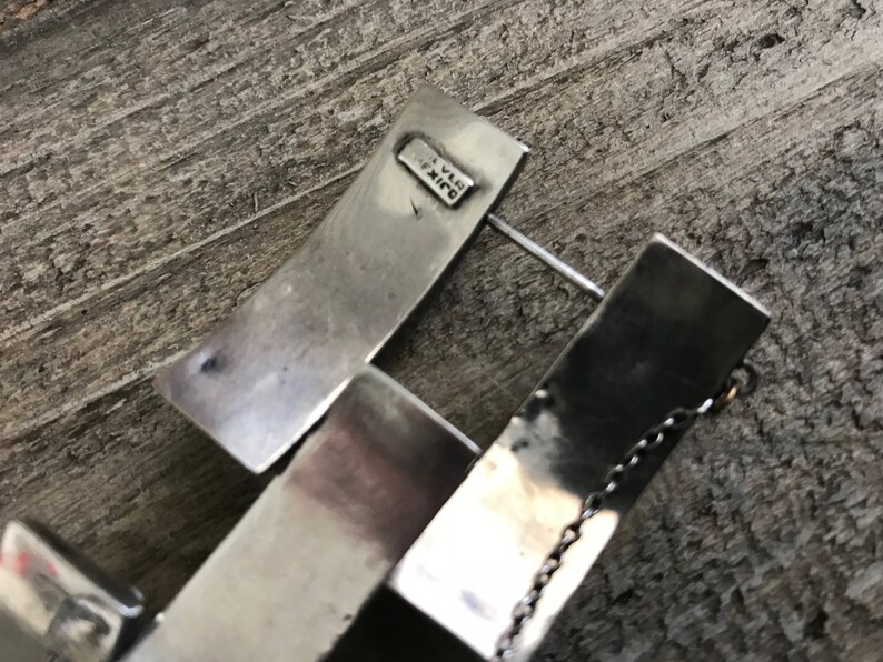 May include: Silver bracelet with a chain detail and a rectangular tag that reads "925 MEXICO".