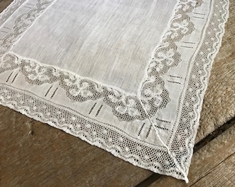 Madeira Lino Encaje Bridal Hanky, Pañuelo Blanco Hecho a Mano, Regalo de Reliquia de Boda