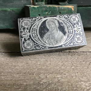 French Inlay Pewter Box, Artistic, Religious, Travel Jewelry Trinket Pill Stamp image 3