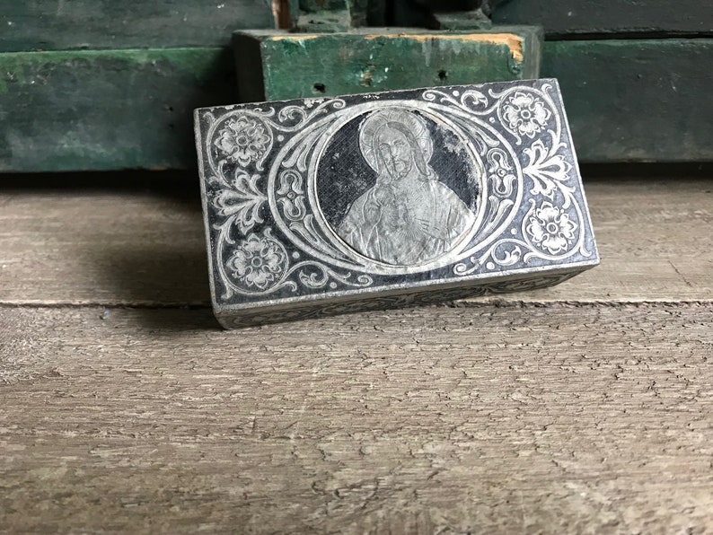 French Inlay Pewter Box, Artistic, Religious, Travel Jewelry Trinket Pill Stamp image 3