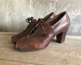 1940s Peep Toe Shoes, Swing Era, Snake Skin, Lace Up Heels. Open Toe