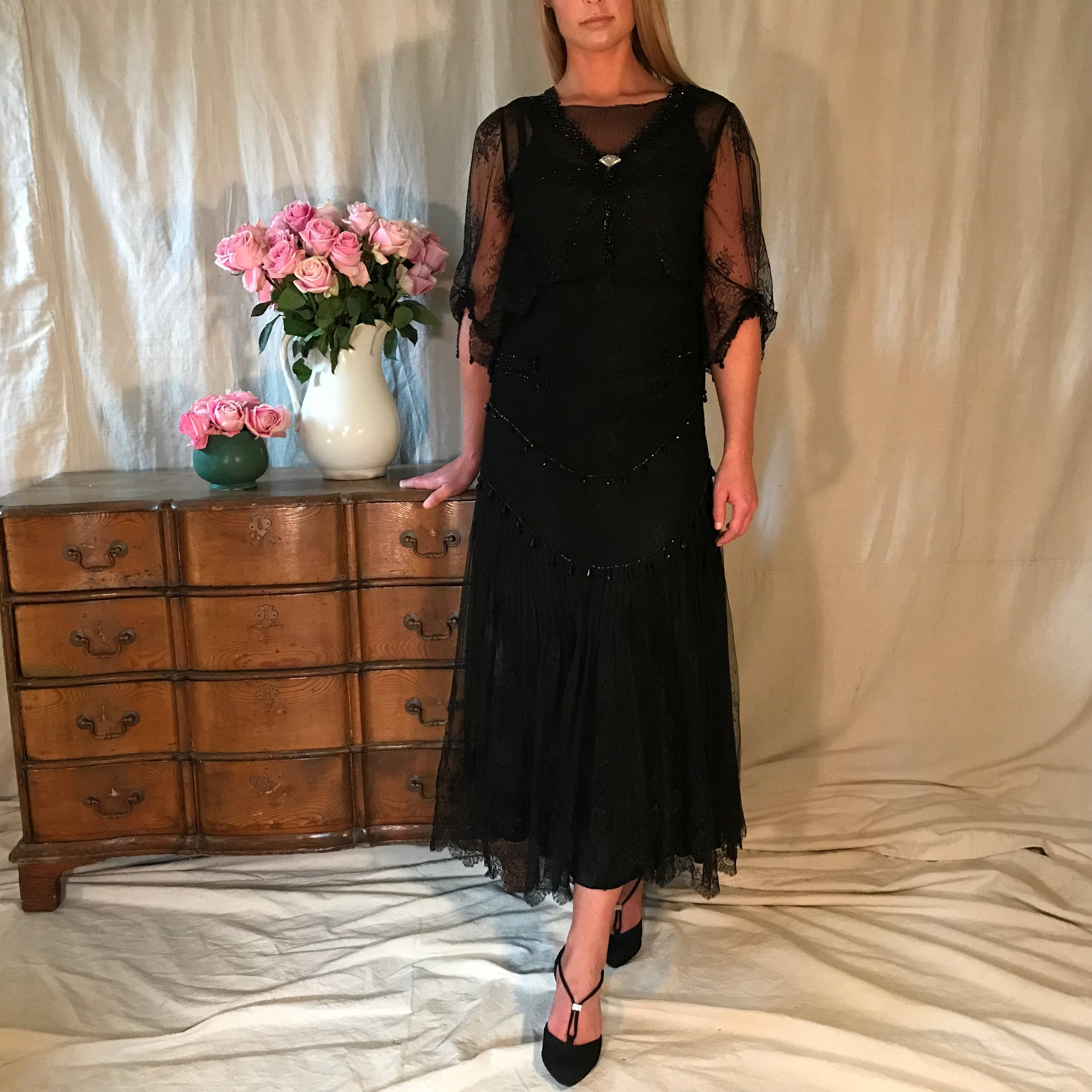 1920s Lace Flapper Dress, Black Floral Chantilly Lace, Black Glass Beads,  Art Deco Rhinestone Pin, Formal Dress - Etsy