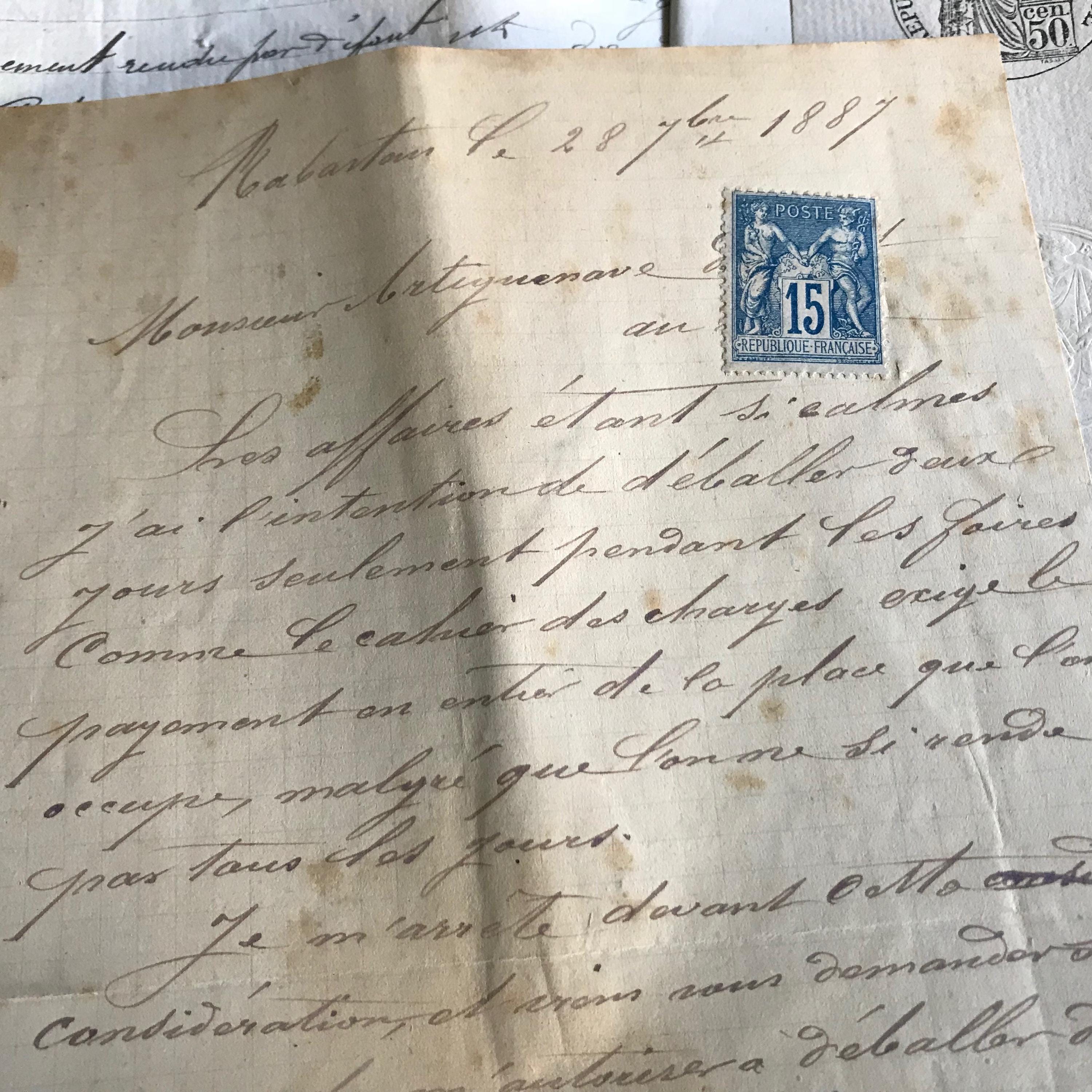 1800年代のフランスの法定原稿束、書類、郵便公証人印、綴じられてい