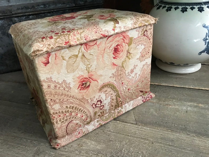 French Floral Fabric Boudoir Box, Trousseaux Et Layettes, Textile Handkerchief Box, Jewelry, Trinkets image 5