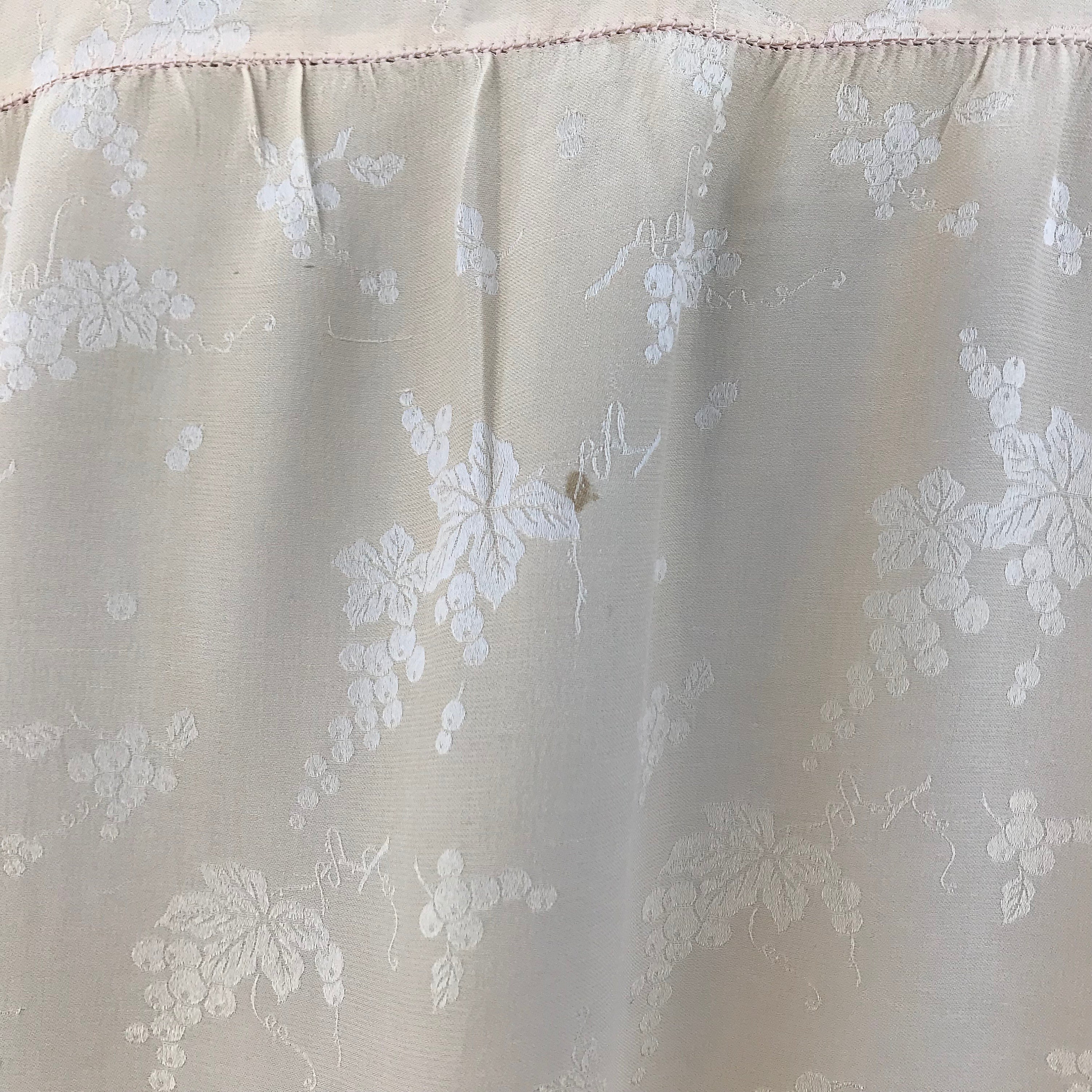 1920 年代のフランス製ナイトガウン、ダマスク シルク、レース