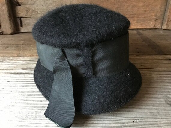 Cloche Hat Black Felt, Grosgrain Ribbon and Bow - image 5