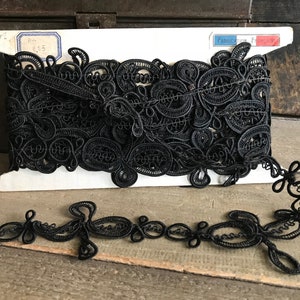 Französische Schwarze Seide Looped Passementerie, Dressmakers Trim, Original Karte, 19. C Französische Textilien, Viktorianische Ära