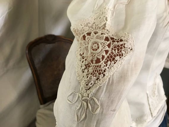 フレンチホワイトリネンレースブラウス、透かし彫り、刺繍、袖口カフス 