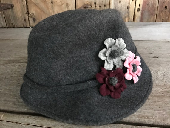 Ladies Gray Felt Fedora, Made in Italy, Wool, Laine, Flowers, Flapper Style