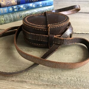 Début des années 1900 Pocket Watch Leather, Compass Case Dark Brown, Handsewn Leather Case, Fabriqué au Canada