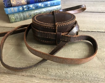 Début des années 1900 Pocket Watch Leather, Compass Case Dark Brown, Handsewn Leather Case, Fabriqué au Canada