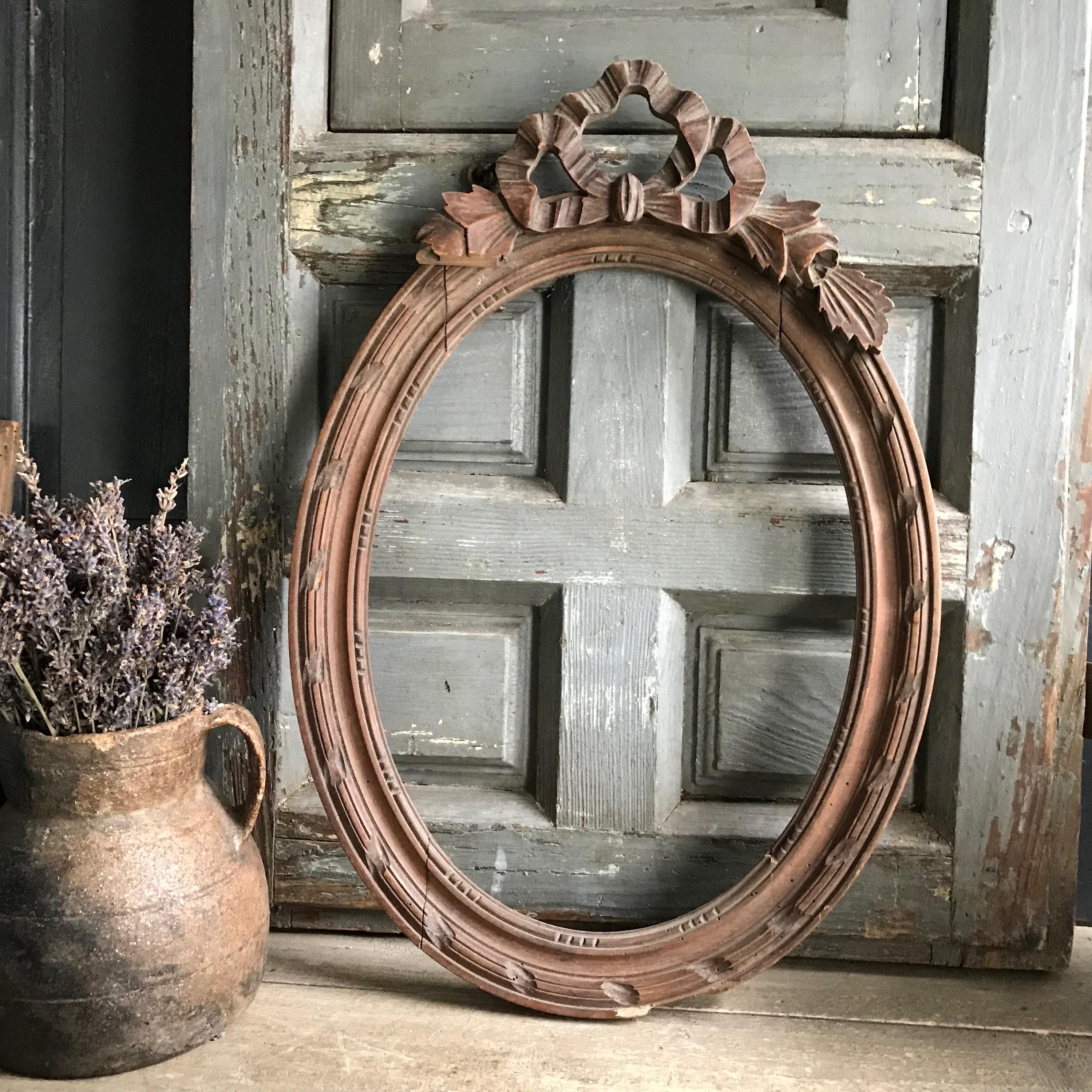 French Oval Wood Frame, Carved Ribbon Bow Floral Leaf Motif